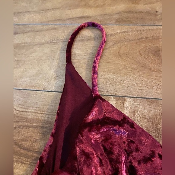 Essue Burgundy Velvet Women’s Thong Bodysuit Size Medium - Picture 12 of 15